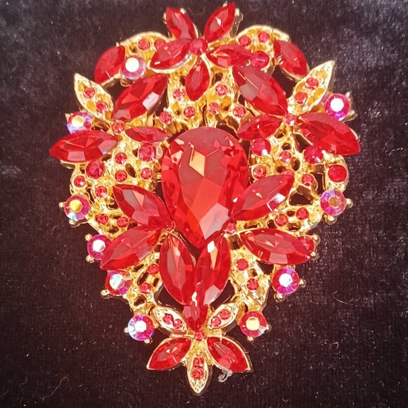 NWOT Drop Dead Gorgeous Red Brooch - Picture 1 of 4